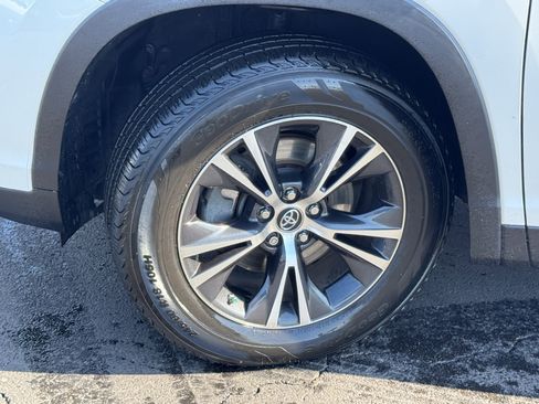 Used 2019 Toyota Highlander LE image 40