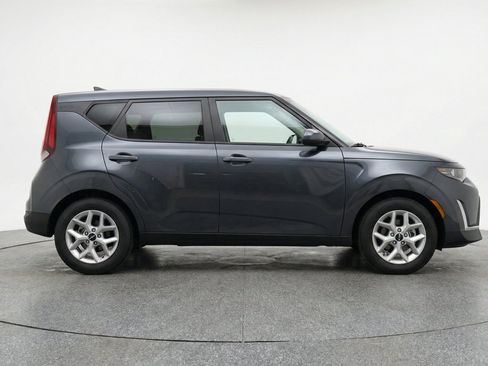 Used 2025 Kia Soul LX w/ LX Technology Package FWD image 11
