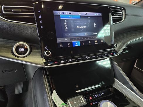 Used 2024 Jeep Wagoneer Series II w/ Flexible Seating Group image 29