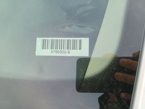 Used 2025 Volkswagen Atlas SE image 9