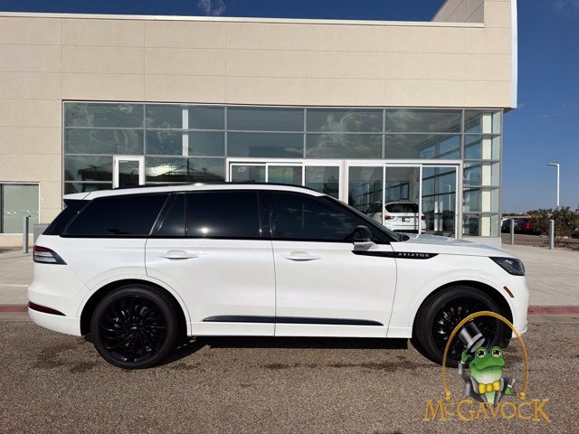 Used 2026 Lincoln Aviator Reserve w/ Jet Appearance Package RWD image 4