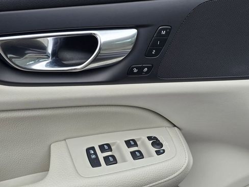 Used 2022 Volvo S60 B5 Inscription image 21