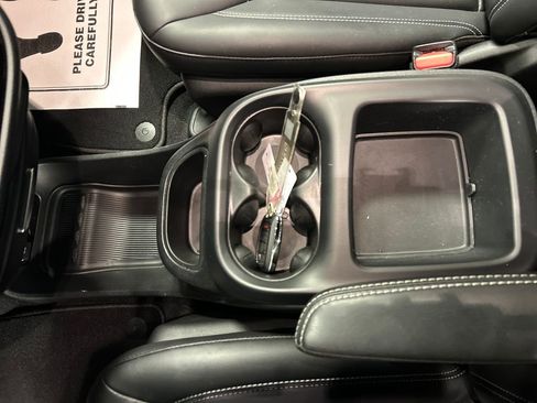 Used 2026 Chrysler Pacifica Select image 21