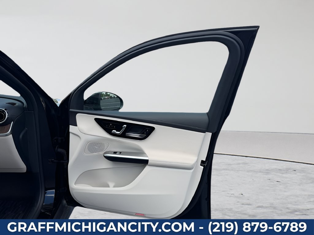 Used 2024 Mercedes-Benz GLC 300 4MATIC image 34