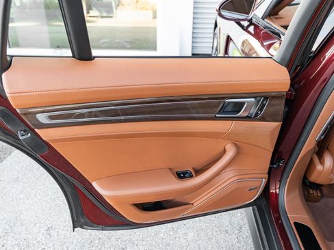 Used 2023 Porsche Panamera 4 image 39