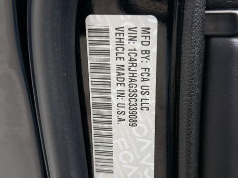 Used 2025 Jeep Grand Cherokee Laredo X image 38