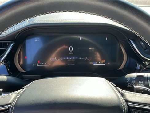 Used 2022 Jeep Grand Cherokee Overland w/ Luxury Tech Group IV image 15