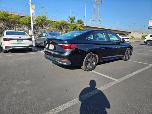 Used 2024 Volkswagen Jetta SE w/ Black Wheel Package FWD image 5