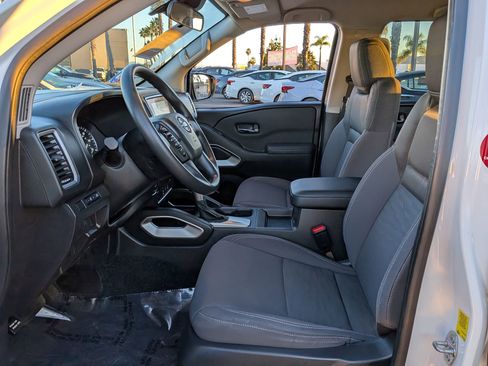 Certified 2024 Nissan Frontier SV w/ Technology Package image 16