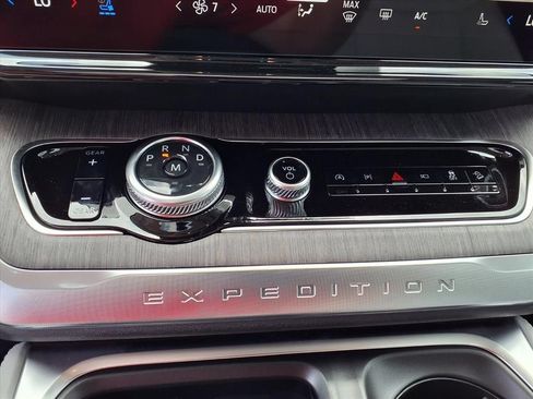 New 2026 Ford Expedition Max Platinum w/ Platinum Ultimate Package AWD/4WD image 11