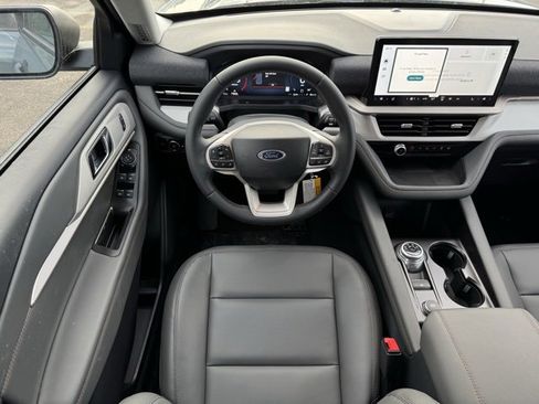 New 2026 Ford Explorer Active w/ Active Comfort Package image 5