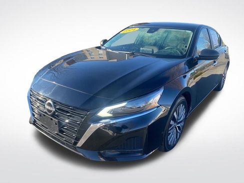 Used 2024 Nissan Altima 2.5 SV image 3