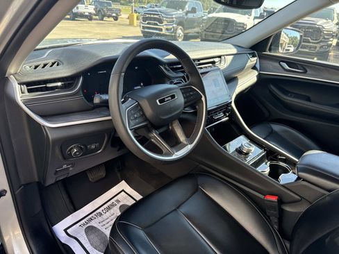 Used 2023 Jeep Grand Cherokee L Limited image 17