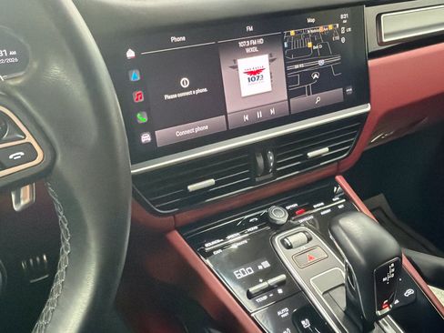 Certified 2023 Porsche Cayenne Turbo AWD/4WD image 28