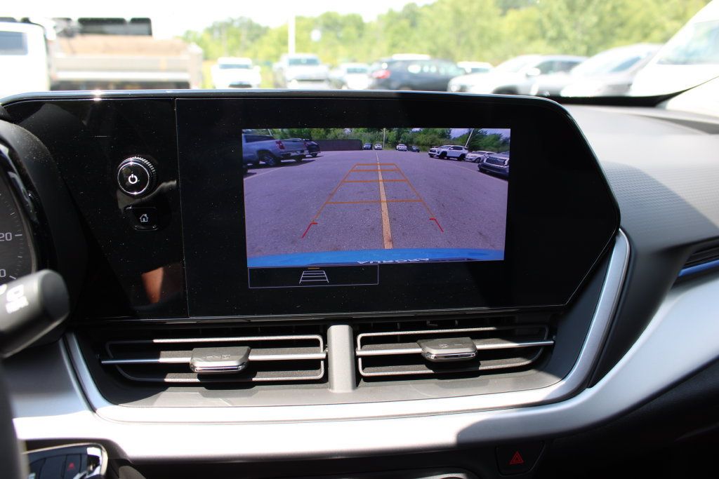 Certified 2025 Chevrolet Trax LS FWD image 18