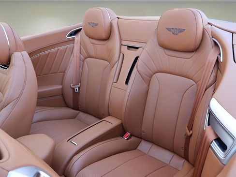Used 2024 Bentley Continental GT image 16
