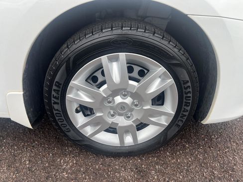 Used 2015 Nissan Sentra S FWD image 9