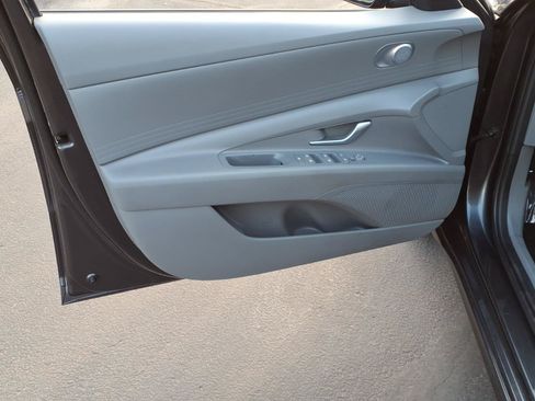 Used 2022 Hyundai Elantra SEL w/ Preferred Accessory Package FWD image 13