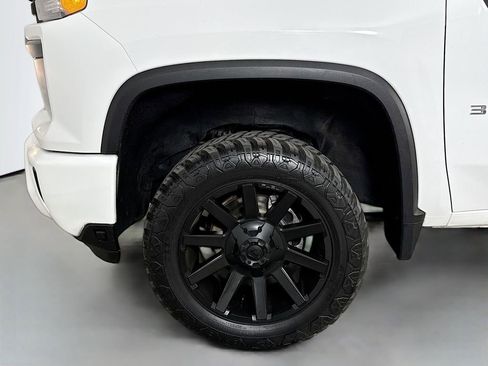 Used 2024 Chevrolet Silverado 3500 LT image 33