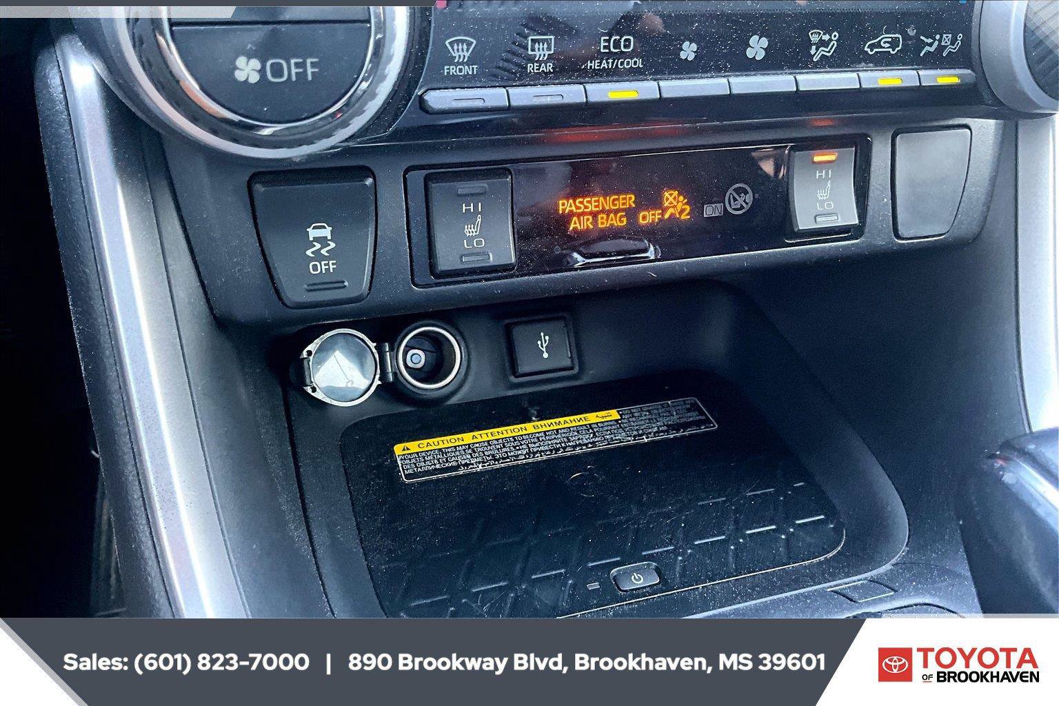 Used 2020 Toyota RAV4 XSE AWD/4WD image 24