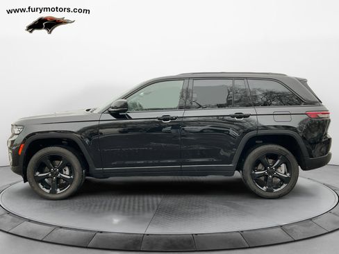 Used 2023 Jeep Grand Cherokee Altitude image 6