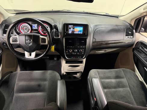 Used 2019 Dodge Grand Caravan SE w/ Rear Park Assist Package FWD image 48