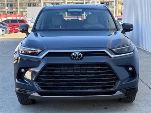 Used 2025 Toyota Grand Highlander AWD image 8