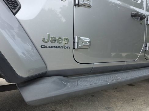 Used 2020 Jeep Gladiator Overland w/ LED Lighting Group AWD/4WD image 22