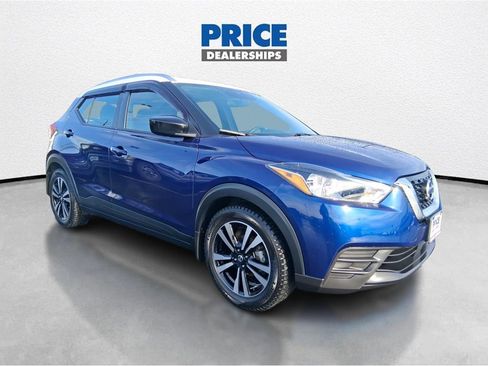 Used 2020 Nissan Kicks SV image 1