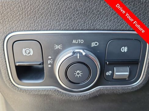 Used 2020 Mercedes-Benz GLB 250 image 16