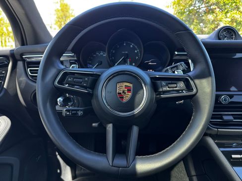 Used 2026 Porsche Macan AWD/4WD image 17