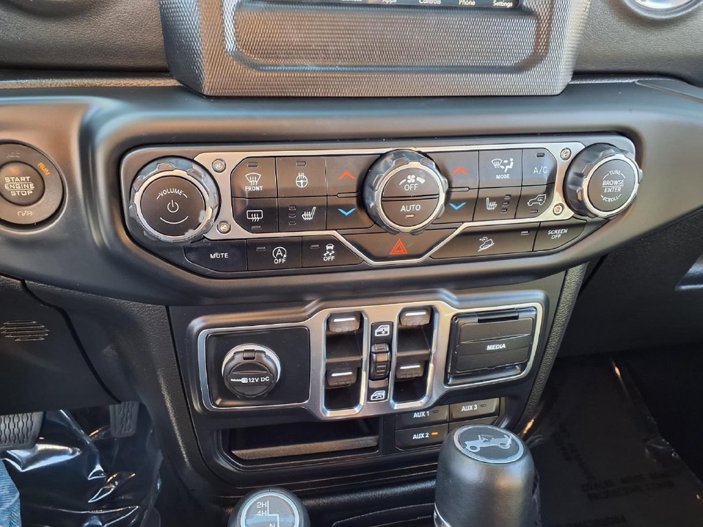 Used 2018 Jeep Wrangler Unlimited Sahara AWD/4WD image 10