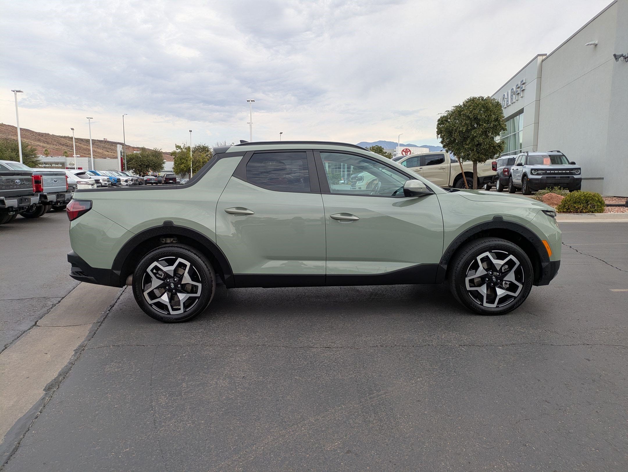 Used 2024 Hyundai Santa Cruz Limited AWD/4WD image 2