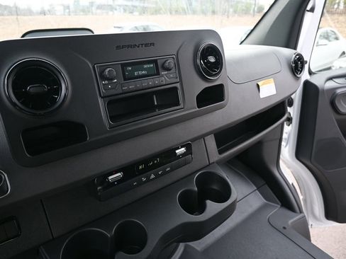 Used 2025 Mercedes-Benz Sprinter 2500 image 14