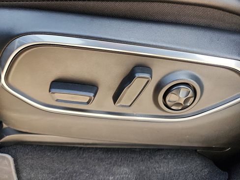 Used 2024 Jeep Wagoneer Series II w/ Premium Group I image 12