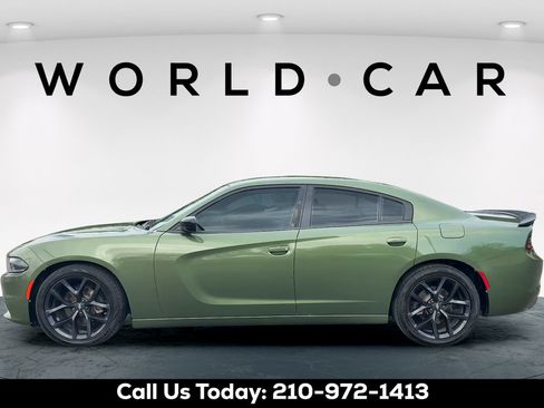 Used 2020 Dodge Charger SXT w/ Blacktop Package RWD image 4