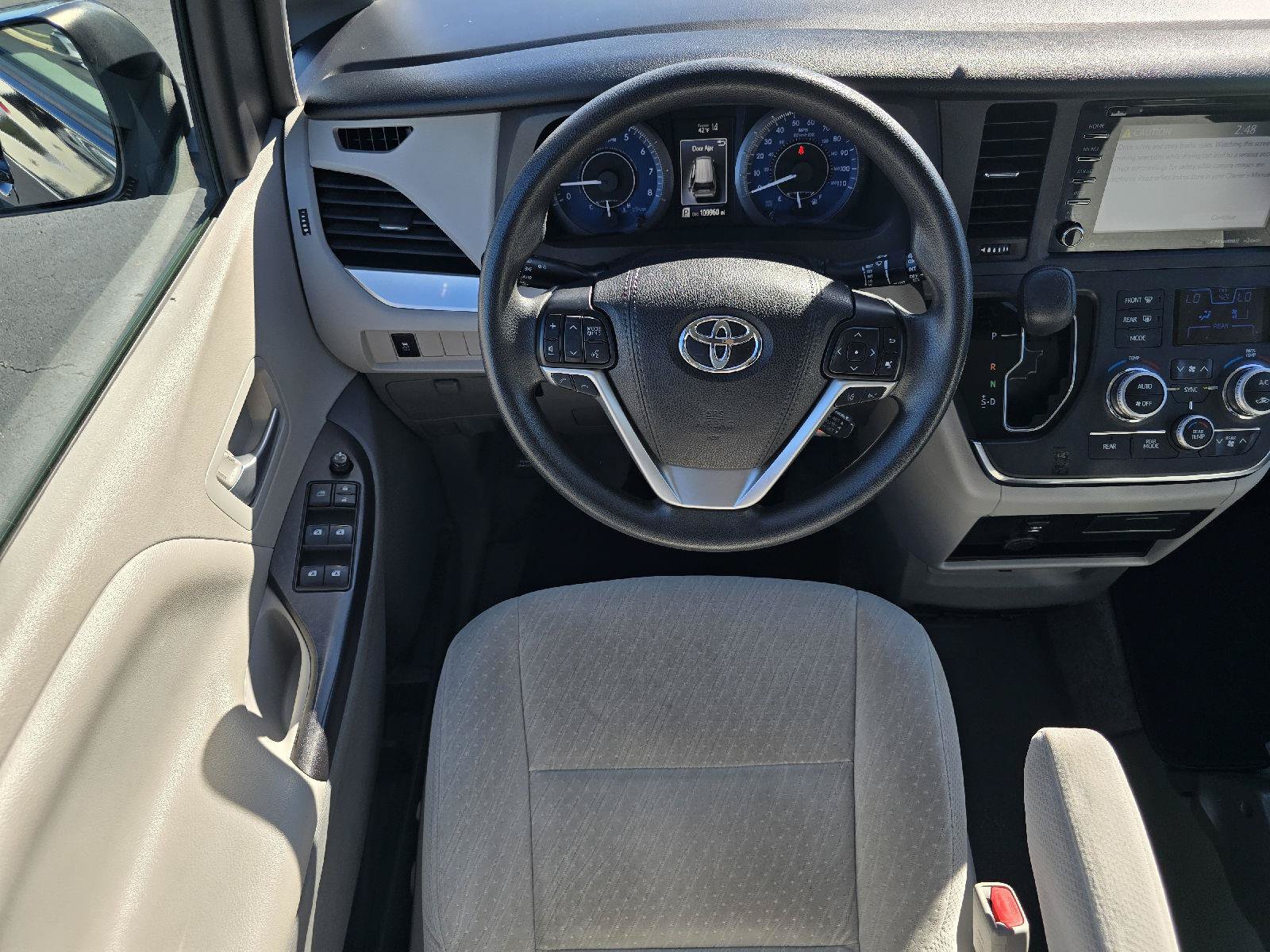 Used 2018 Toyota Sienna LE FWD image 22