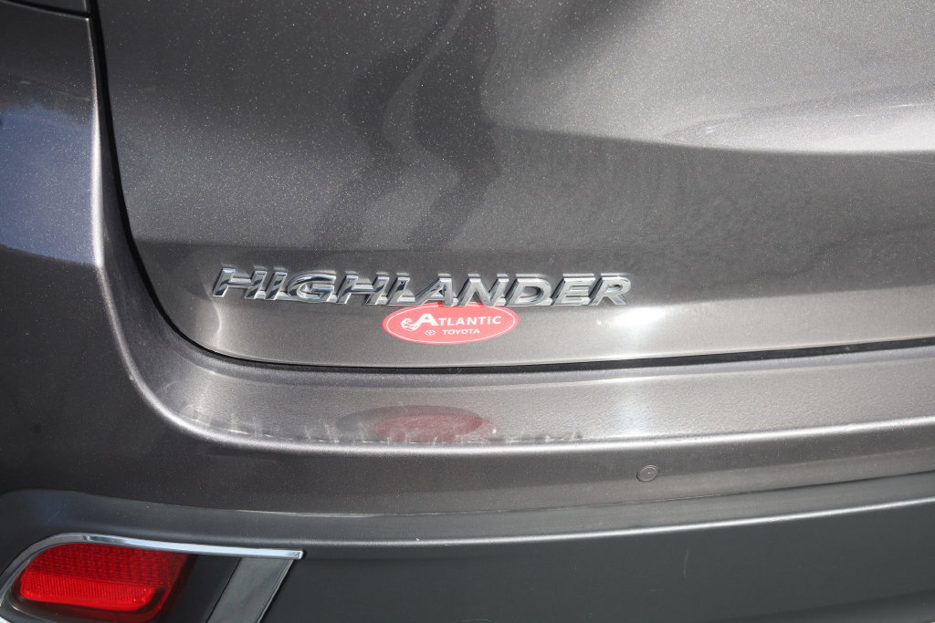 Used 2017 Toyota Highlander Limited AWD/4WD image 35