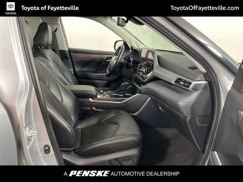 Used 2023 Toyota Highlander Platinum image 7