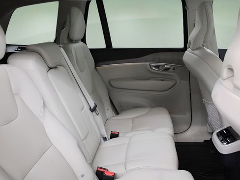 Used 2023 Volvo XC90 B6 Plus w/ Protection Package Premier image 22