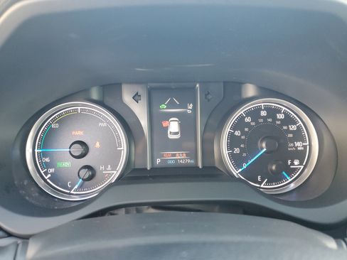 Certified 2022 Toyota Venza LE image 25