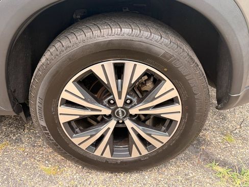 Used 2022 Nissan Rogue SV AWD/4WD image 12