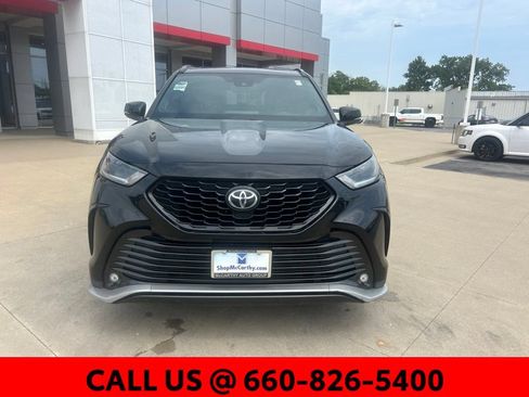Used 2021 Toyota Highlander XSE FWD image 3
