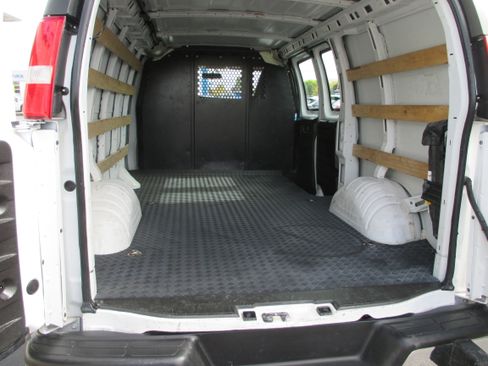 Used 2023 GMC Savana 2500 w/ Driver Convenience Package image 9