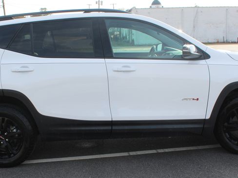 Used 2024 GMC Terrain AT4 image 10