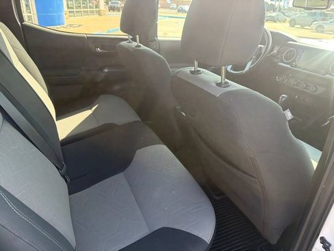 Used 2020 Toyota Tacoma TRD Sport w/ Technology Package AWD/4WD image 28