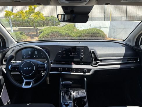 Used 2025 Kia Sportage LX FWD image 32