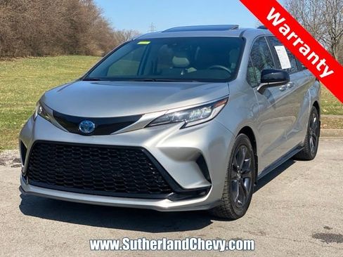 Used 2024 Toyota Sienna XSE FWD image 3