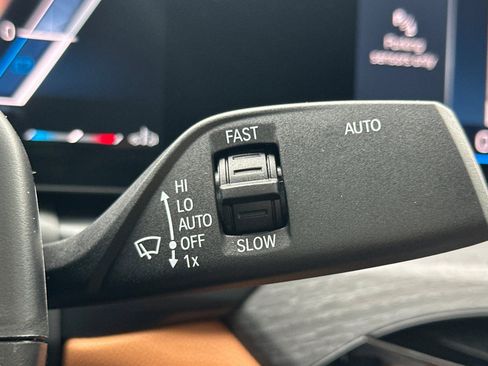 Used 2025 BMW 330i Sedan w/ Premium Package image 33