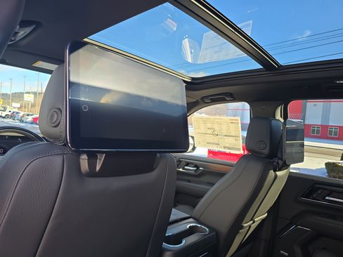 New 2026 GMC Yukon XL Denali w/ Denali Reserve Package image 16